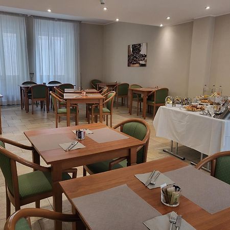 Hotel Lux Alessandria Exterior foto