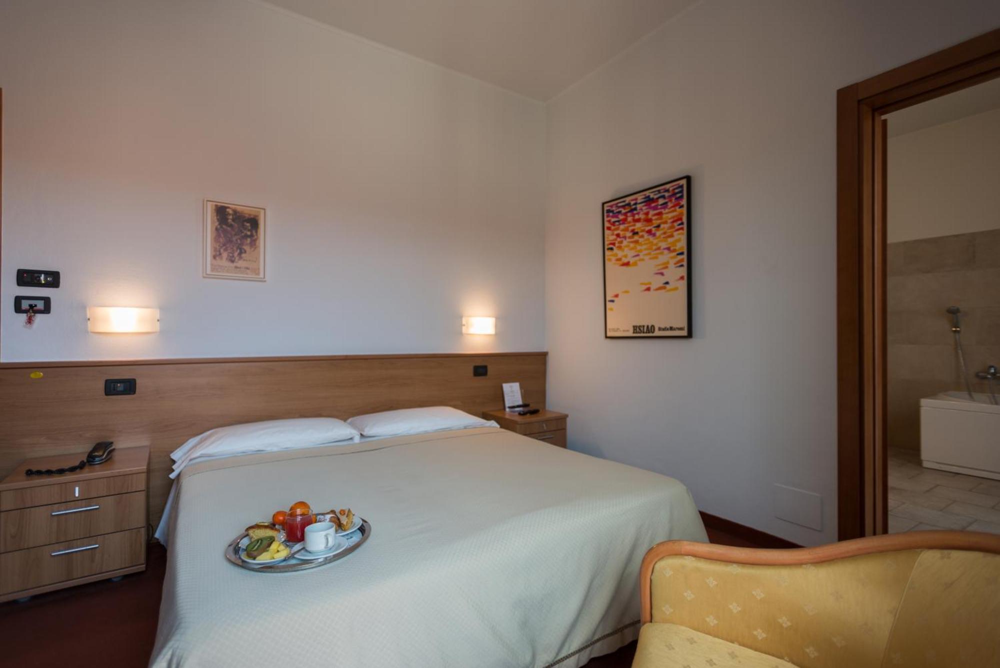 Hotel Lux Alessandria Exterior foto