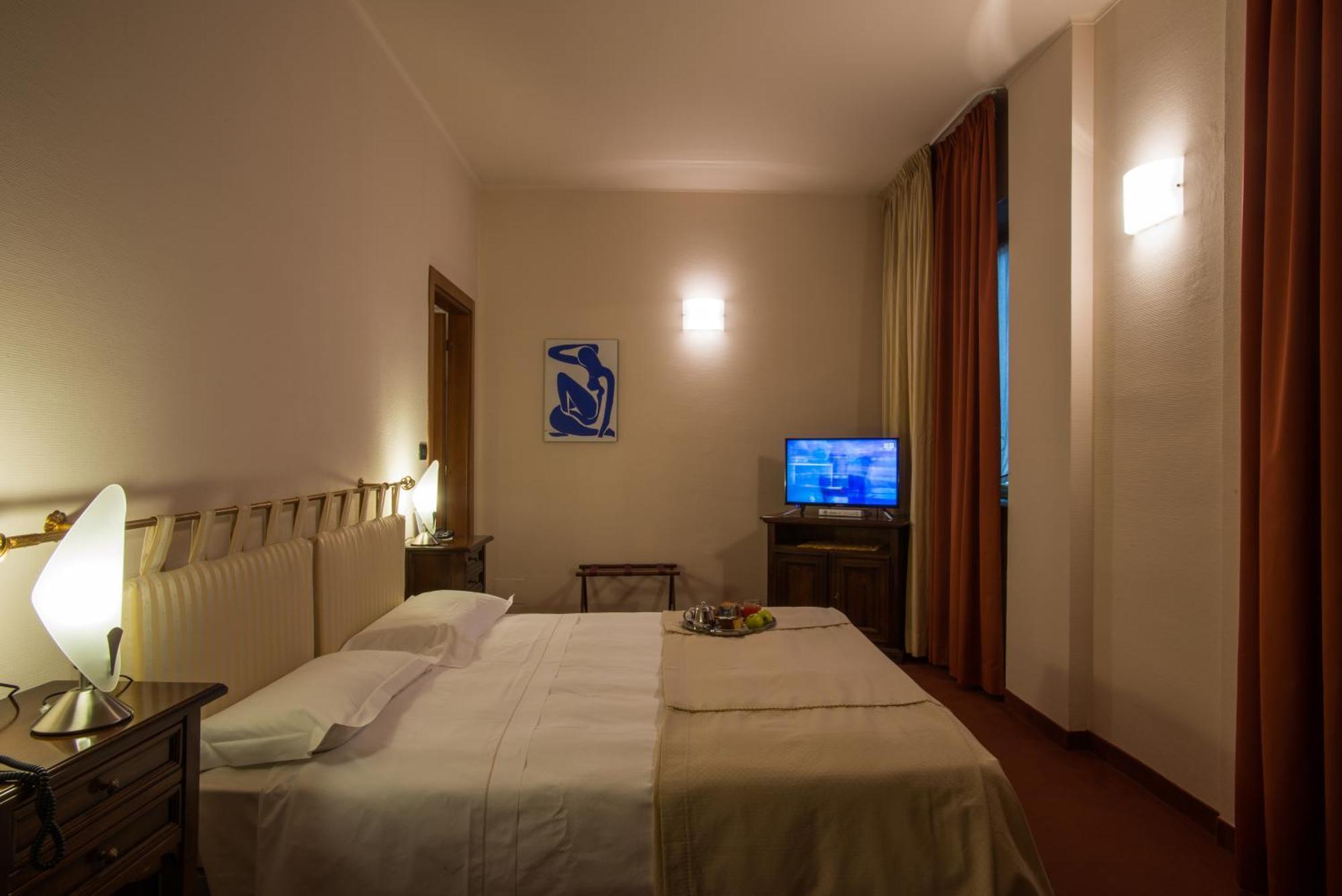 Hotel Lux Alessandria Exterior foto