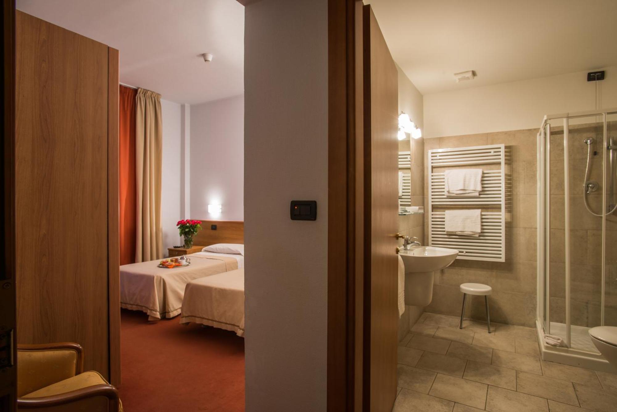 Hotel Lux Alessandria Exterior foto