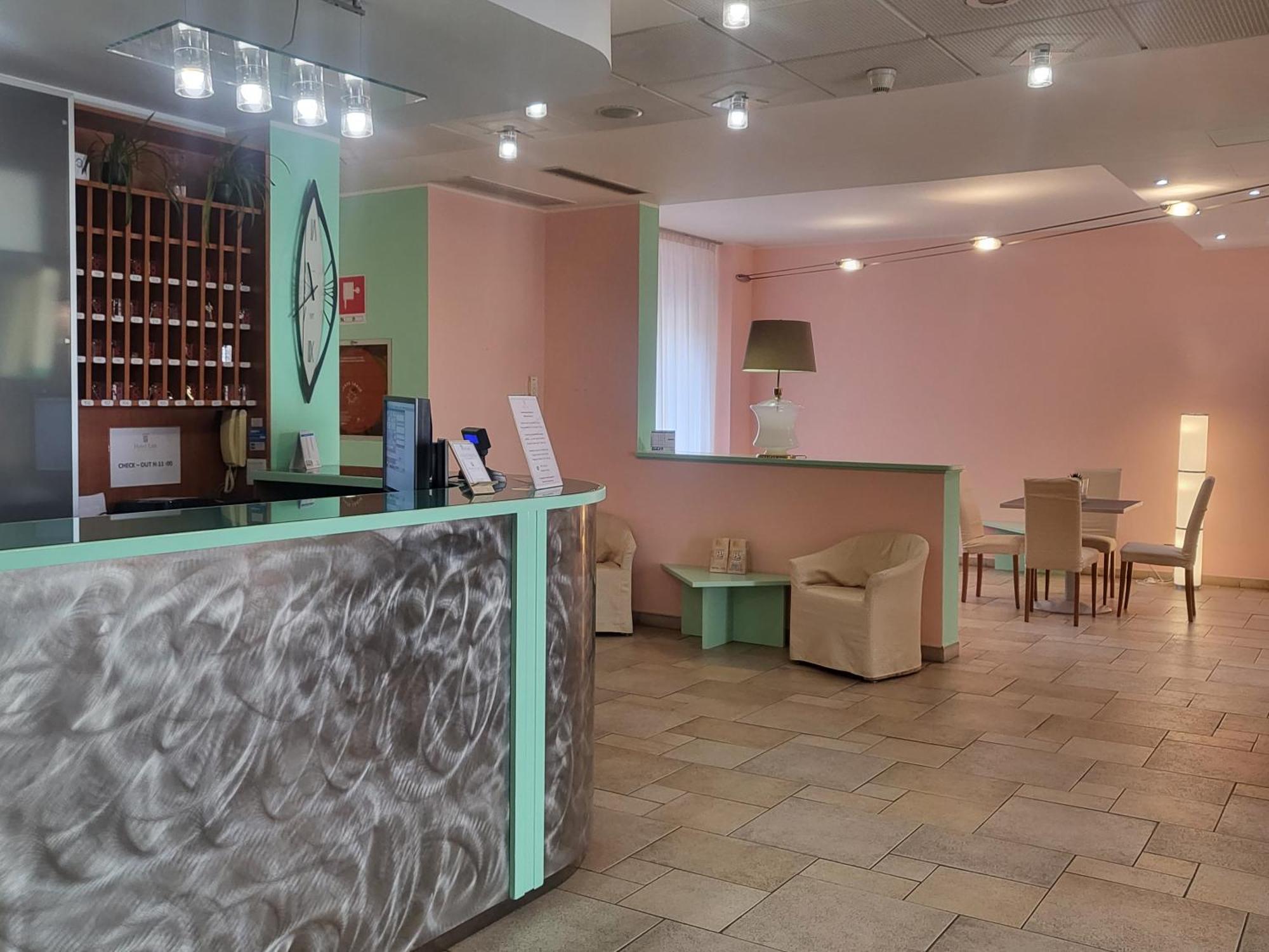Hotel Lux Alessandria Exterior foto