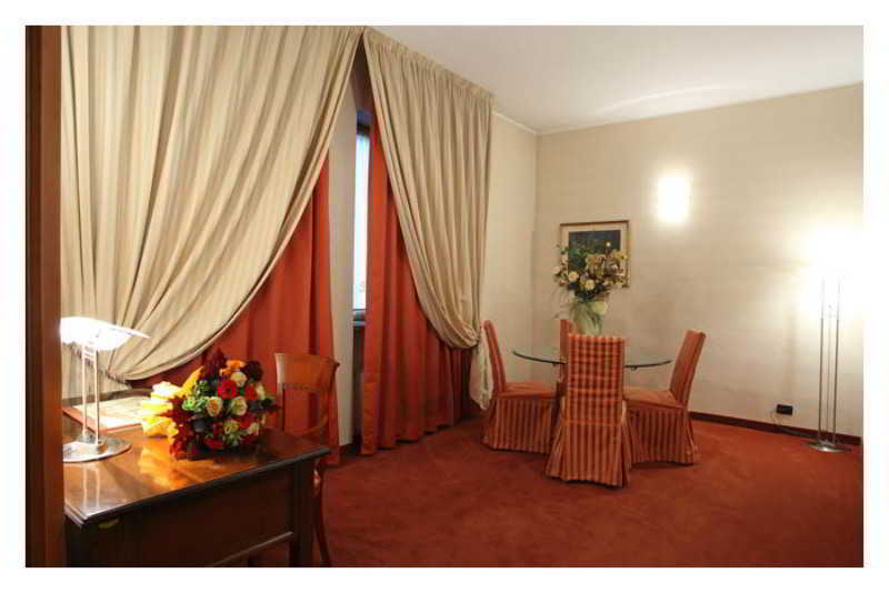 Hotel Lux Alessandria Exterior foto