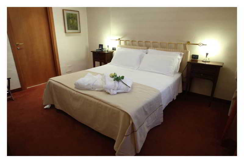 Hotel Lux Alessandria Exterior foto